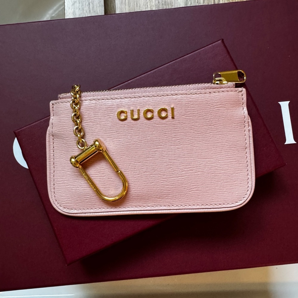 Pink Gucci leather key holder with gold logo #GucciAccessories - Picture 6 of 7